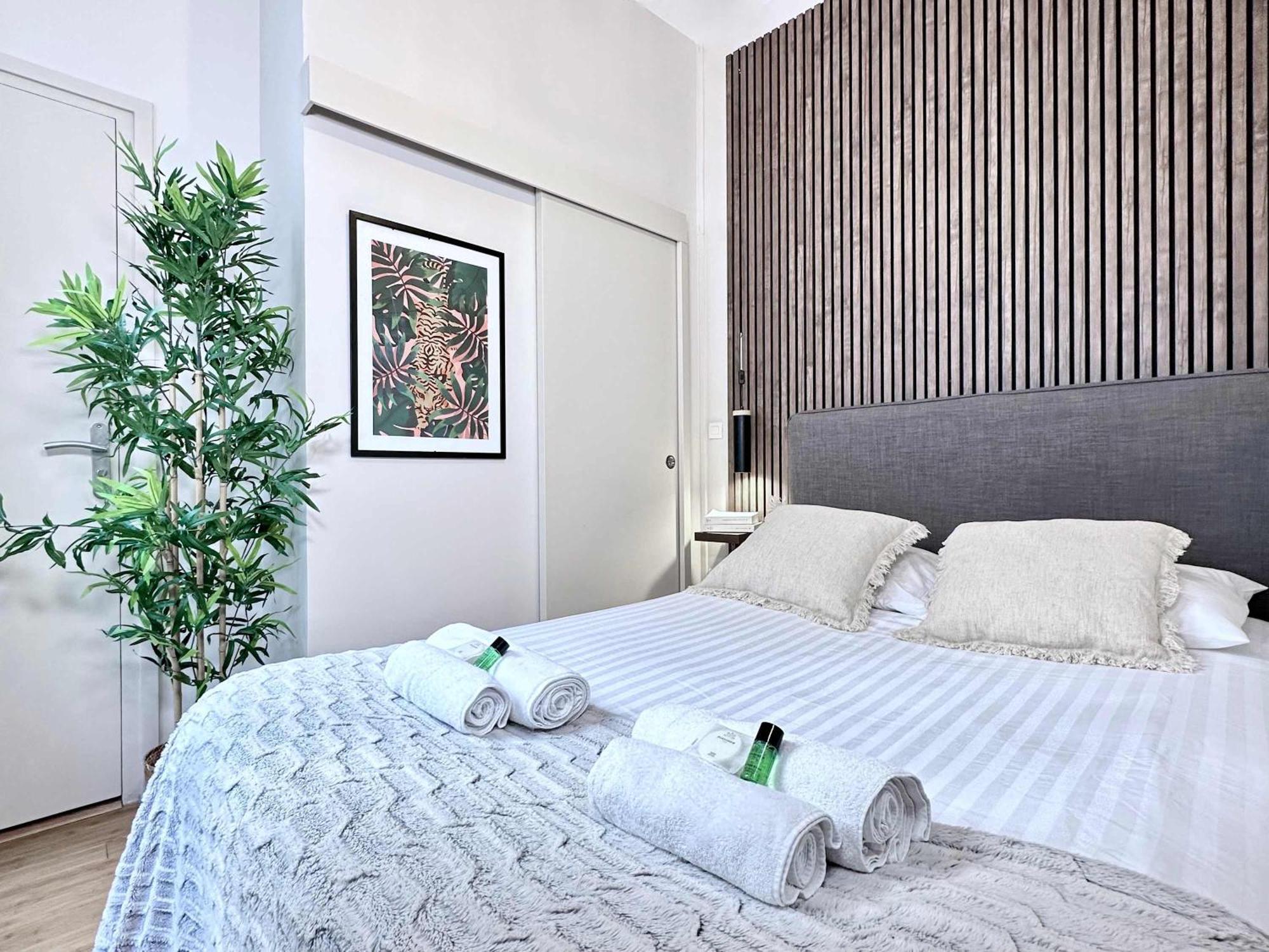 Апартаменты Renovated Champs-Elysees Retreat Париж Экстерьер фото